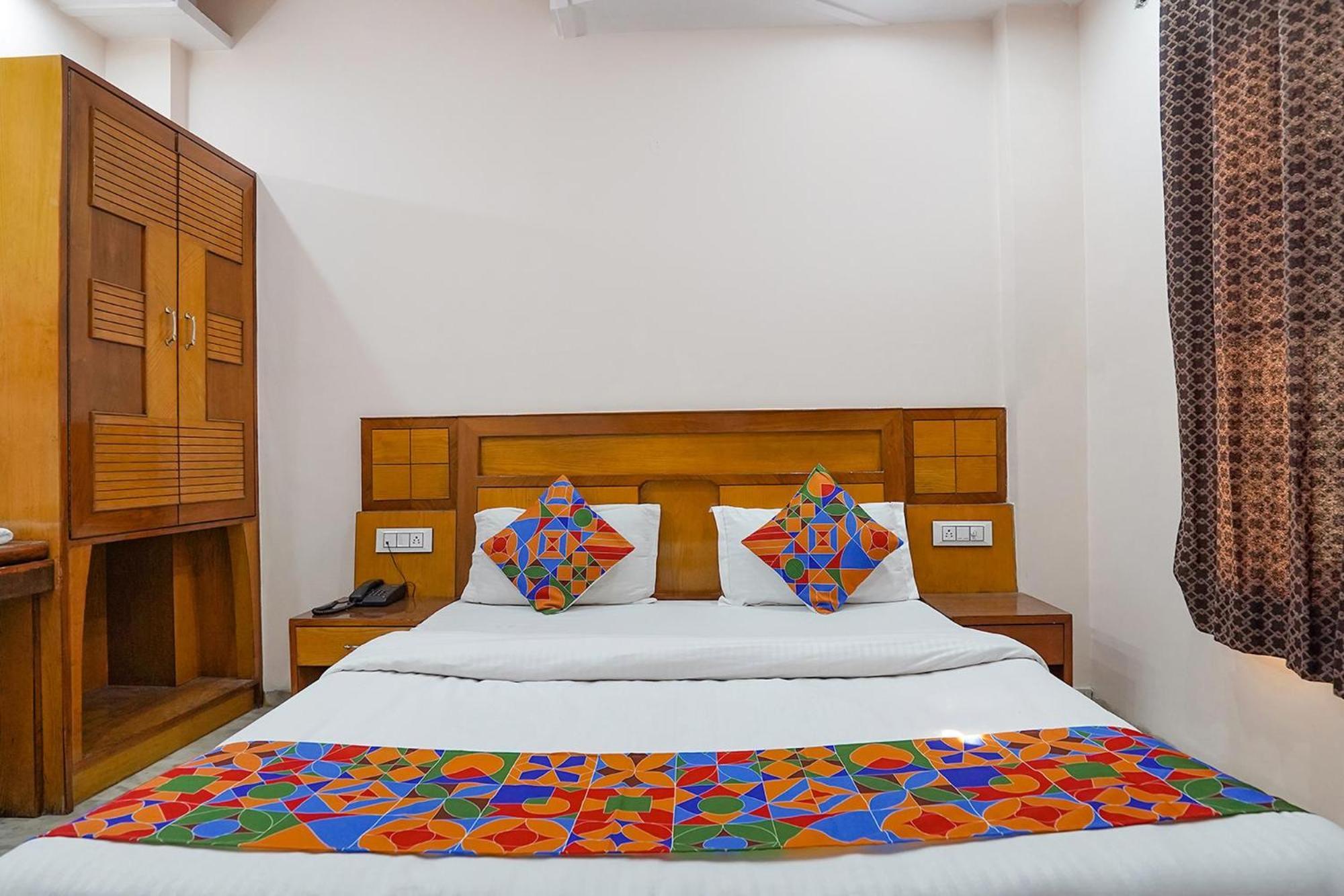 Fabhotel De Gold New Delhi Exterior photo